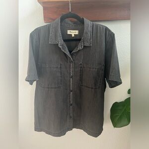 Madewell, Women’s Washed Black Button Front Short Sleeve Shirt, size XL.